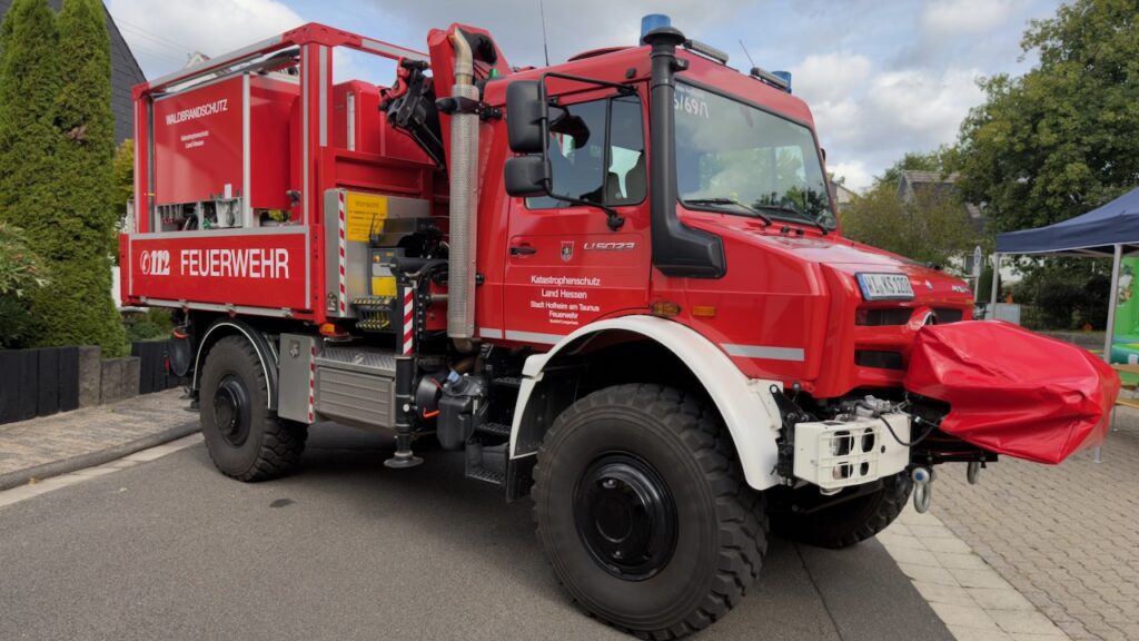 GW-L KatS auf Unimog U 5023 der Feuerwehr Hofheim-Langenhain, Seitenansicht